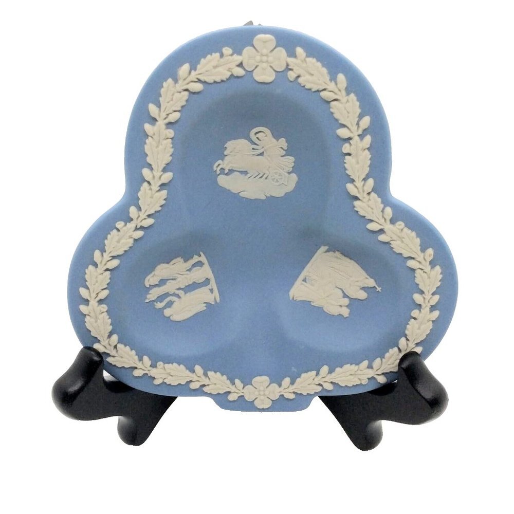 Vintage Wedgwood Blue Jasperware Neoclassical Clover Shaped Trinket Tray